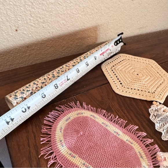 Vintage dollhouse decor accessories rug curtains linens wall paper - Picture 7 of 9